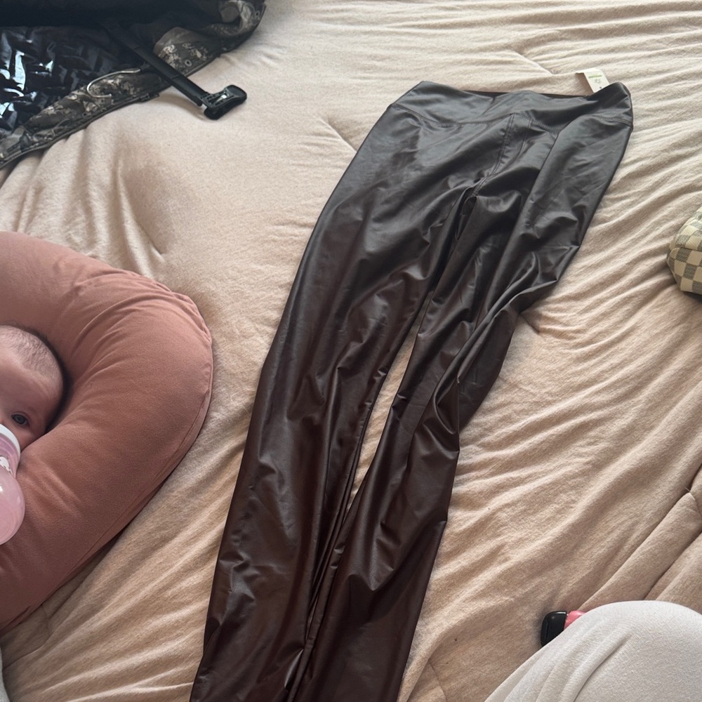 Offline by aerie dark brown faux leather leggings size M NWT